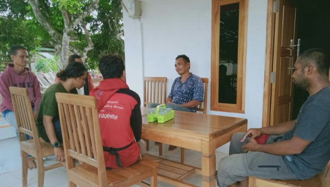 Diskusi dengan Kepala Desa Janja usai lakukan pendakian