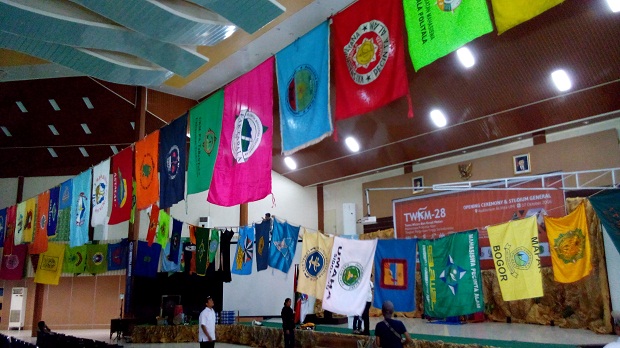 Bentangan Bendera Organisasi Warnai Keragaman TWKM 28