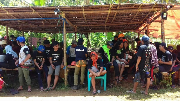 Peserta Kenal Medan (KM) TWKM divisi panjat tebing