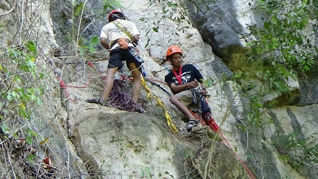 Peserta Kenal Medan (KM) TWKM divisi panjat tebing