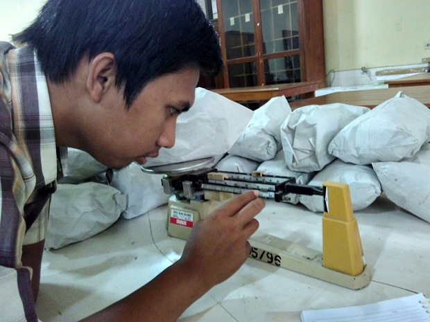 MAPENSA Fakultas Pertanian Universitas Jember : Menghitung Jumlah Oksigen Di Nanggelan, Taman Nasional Meru Betiri, Kabupaten Jember