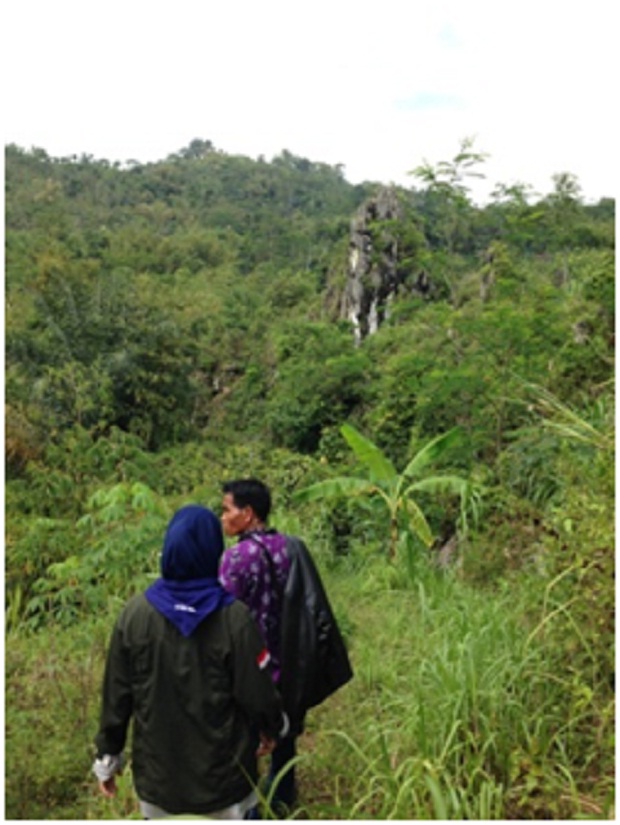 Jalan menuju gua, oleh Tim Caving Mapala Natural Forum