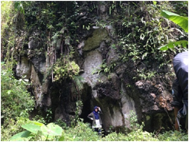 Pintu masuk (entrance) Gua, oleh Tim Caving Mapala Natural Forum