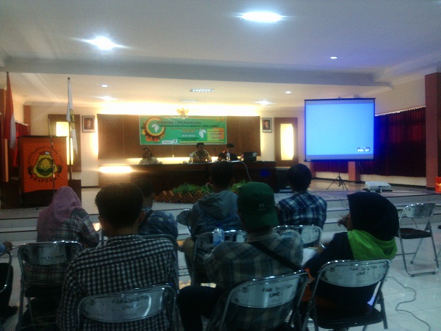 Seminar Lingkungan yang bertema “Memahami Konservasi Berbasis Lokal Genius” SWAPENKA (MAPALA Fakultas Ilmu Budaya-Universitas Jember)