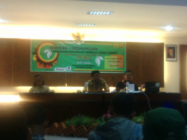 Seminar Lingkungan yang bertema “Memahami Konservasi Berbasis Lokal Genius” SWAPENKA (MAPALA Fakultas Ilmu Budaya-Universitas Jember)
