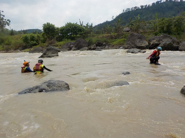 MAHAPALA Universitas Negeri Semarang Petakan Sungai Bodri untuk Pertamakali