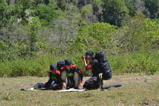 Ekspedisi Gemuruh Alam Mencapai Puncak Bulusaraung Makespala STIKES Nani Hasanuddin Makassar