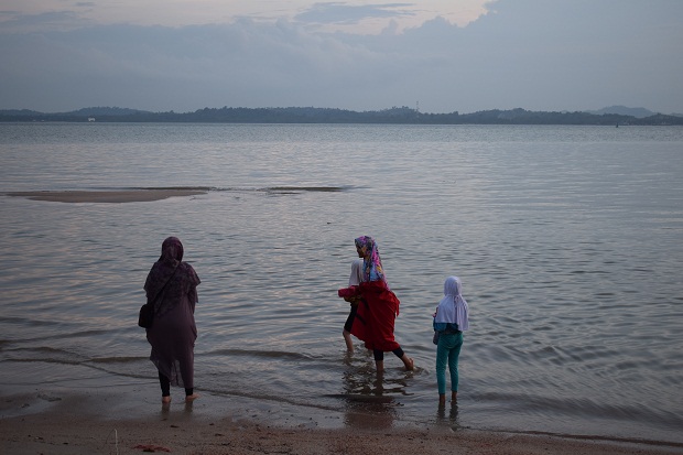 Pantai disekitar Coastral Area pada sore hari